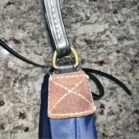 PRISTINE Dooney & Bourke Nylon Navy adjustable Crossbody - Picture 8 of 16
